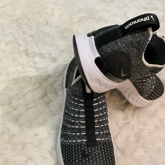 Nike Black and White Knit Sneakers Size US 6 Woman - Picture 4 of 4